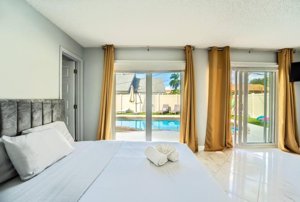 Vip Luxury Great Salt Water Pool- By The Beach Delray Beach Exterior photo